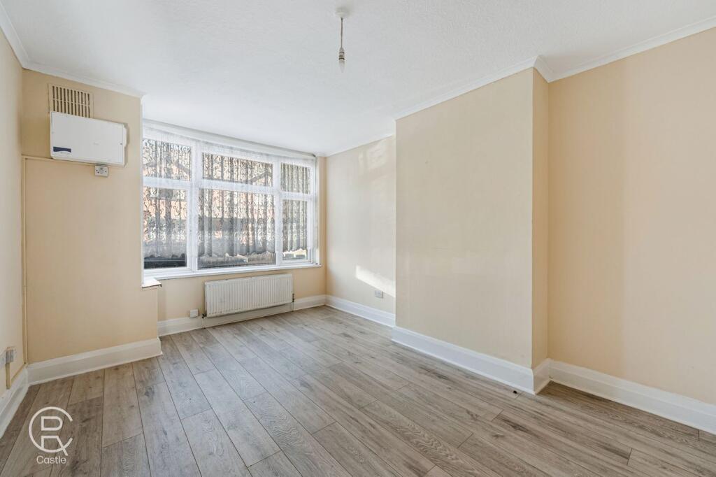 Apartment in Southall, Southall Green, London Borough of Ealing - View 5