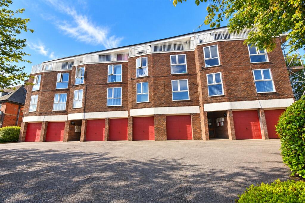 2-bed flat on North Drive, New Brighton, Wirral, £260,000