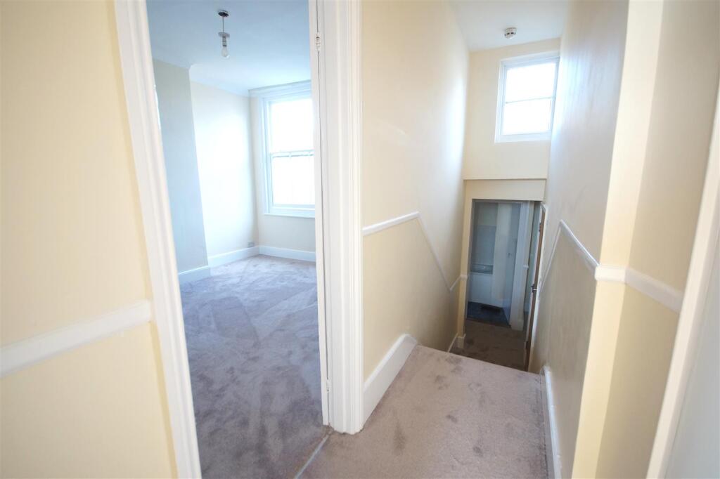Apartment in Tonbridge - View 5