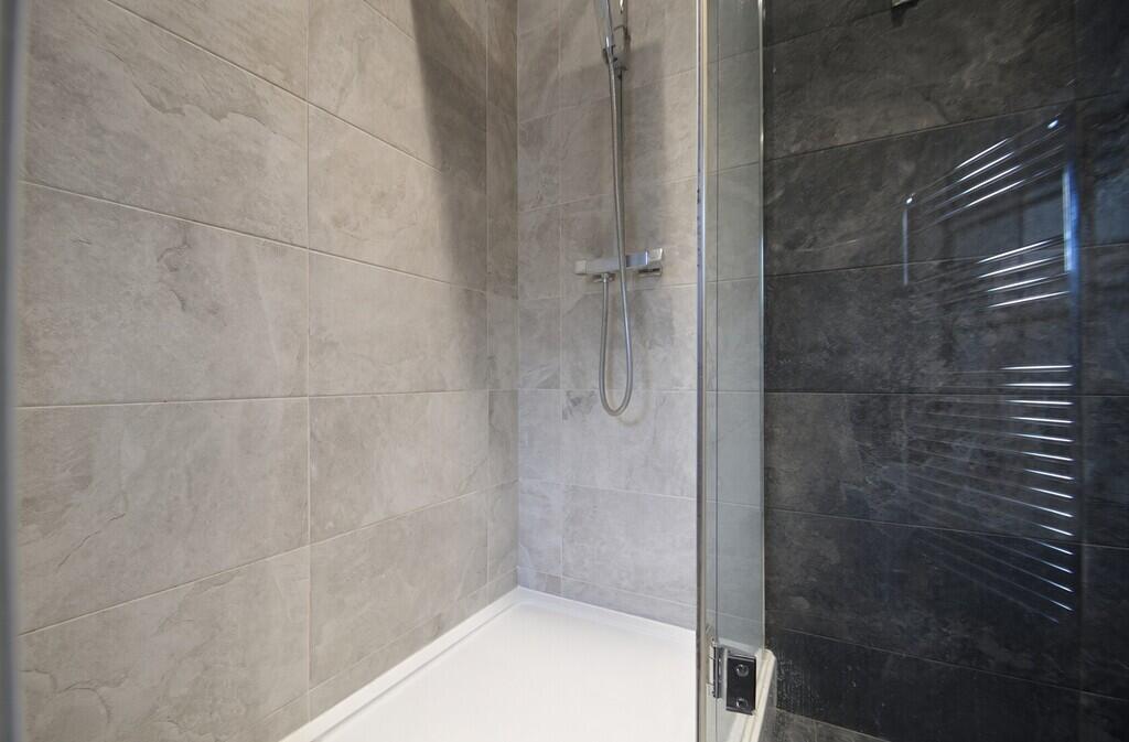 Apartment in Spelthorne, Surrey - More