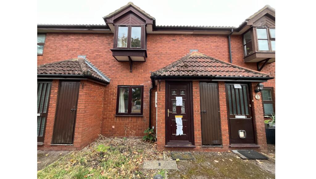 Main image of property: 2 Windsor Gardens, Croydon, Greater London, CR0