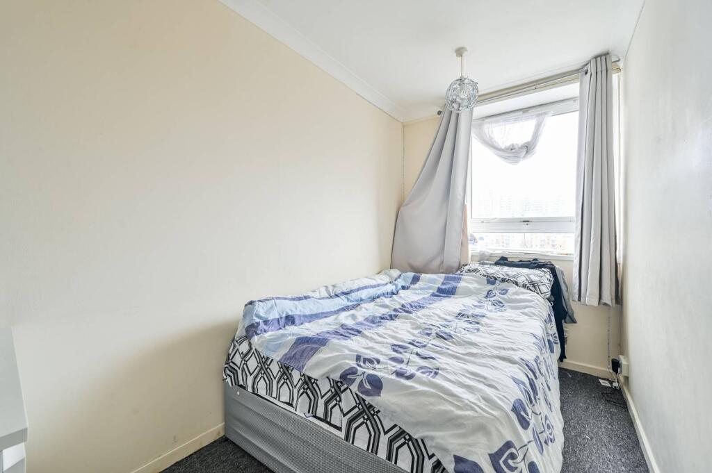 Main image of property: Knighthead Point, Canary Wharf, London, E14