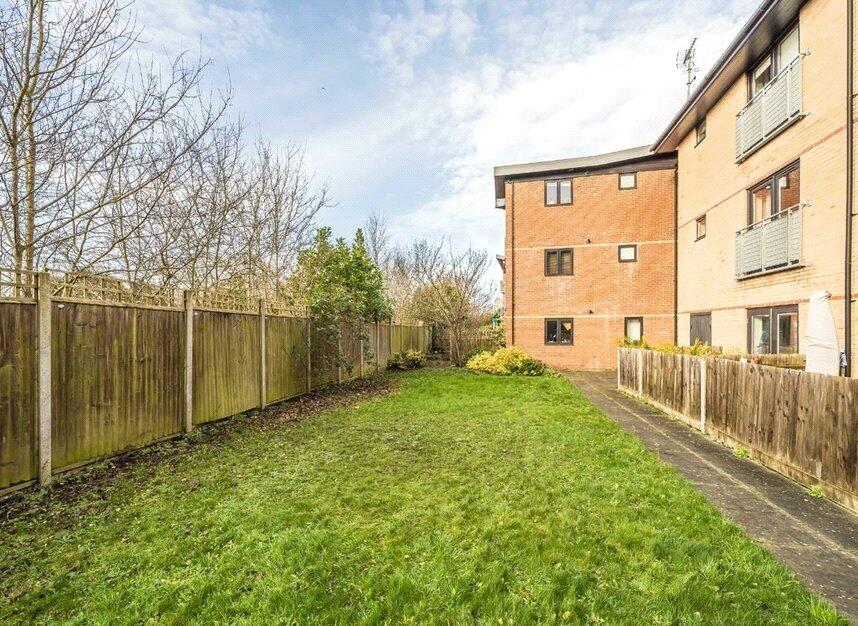 Apartment in Twickenham - More