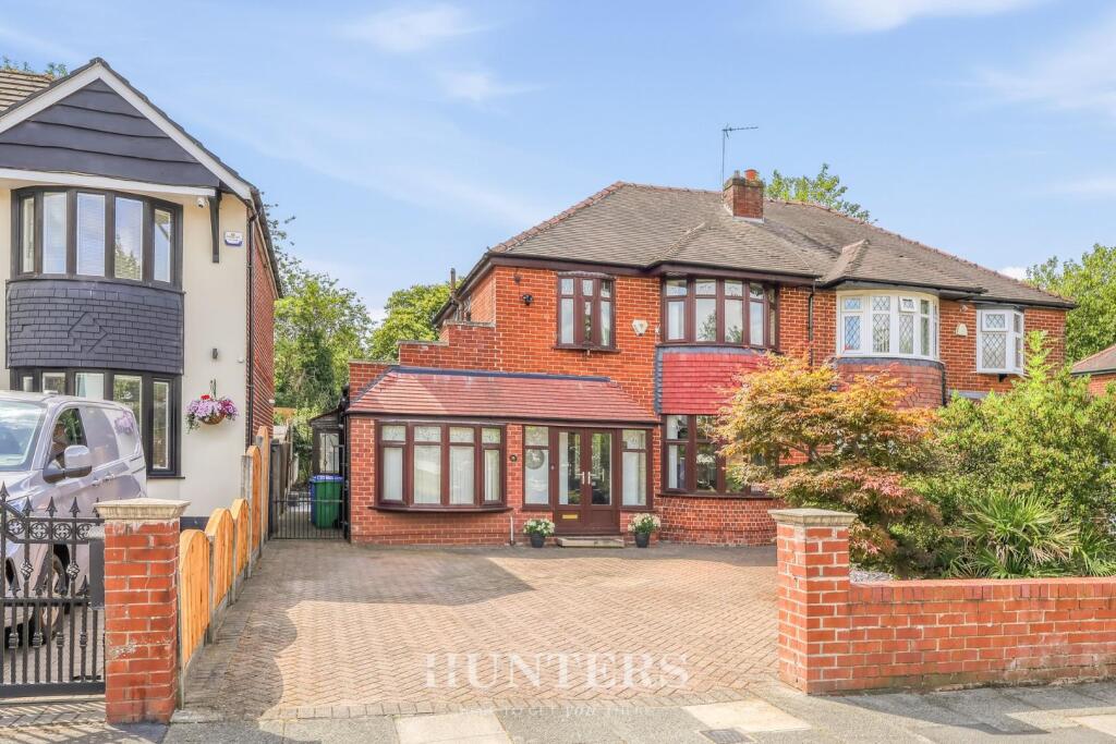 4-bed semi-detached on Mainway, Alkrington, Middleton M24, £495,000