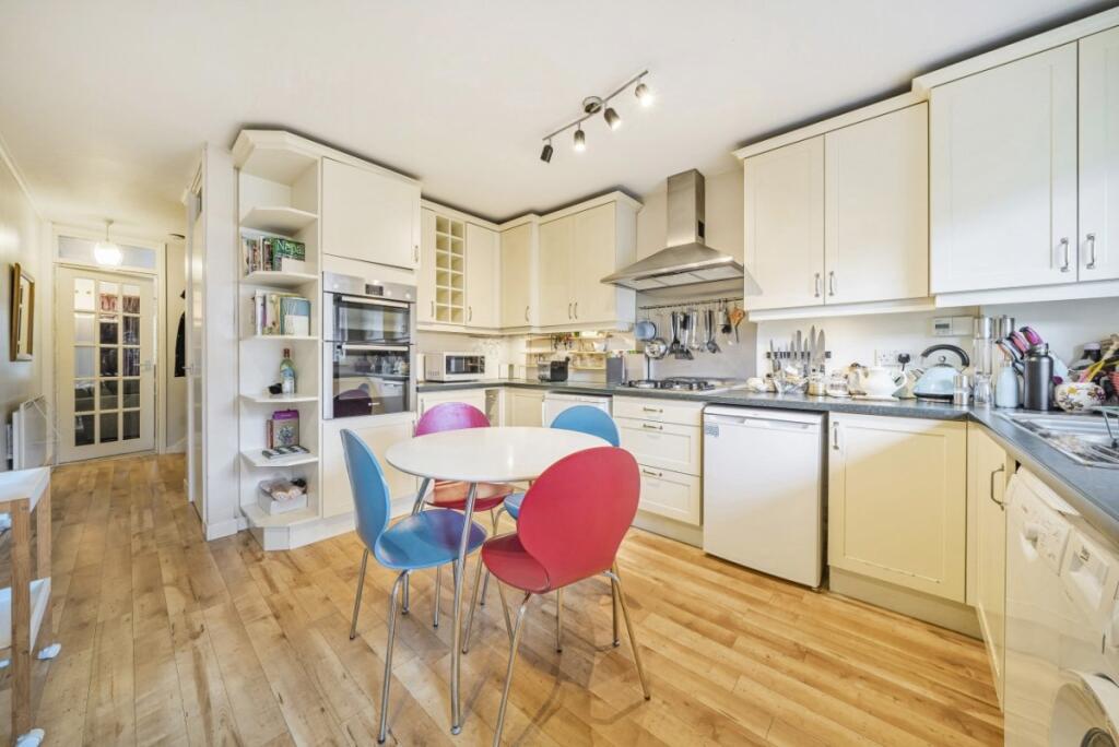 Bartholomew Close, Battersea, London, SW18 photo 2