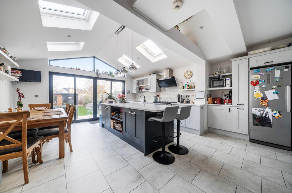 House in London - View 2