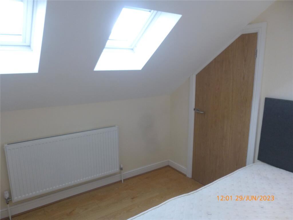 Apartment in Cardiff, Roath - More