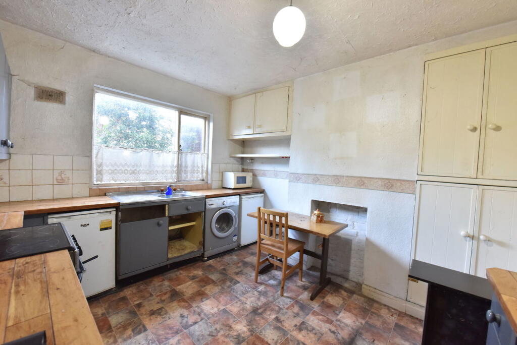 KINGSWINFORD, Moss Grove photo 3