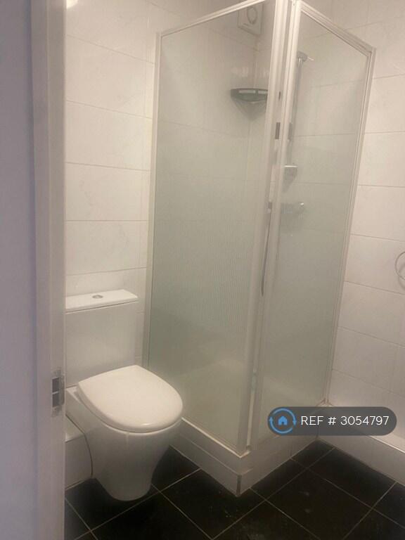 Apartment in Watford, Hertfordshire - View 4