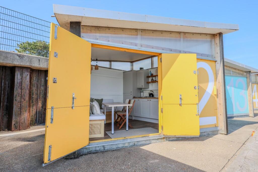 House in Southend-on-Sea, North Shoebury - View 2