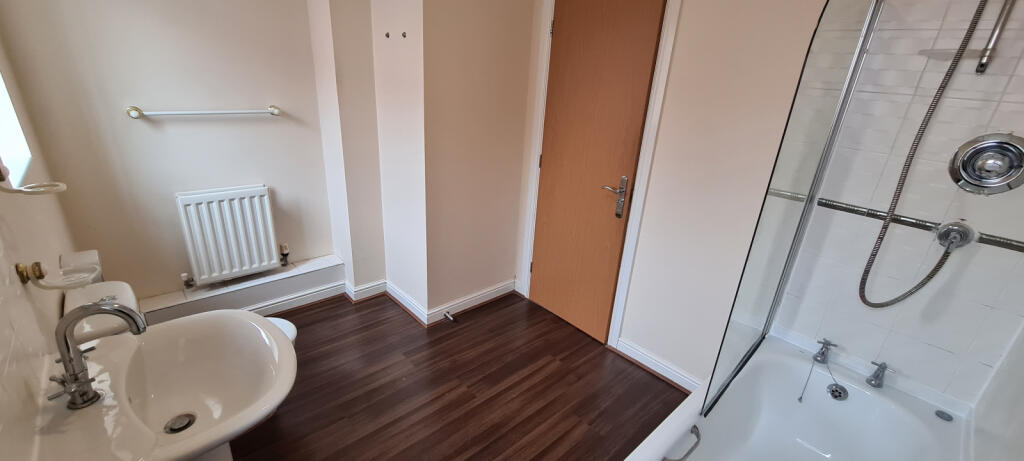 3 bedroom semi-detached house for rent