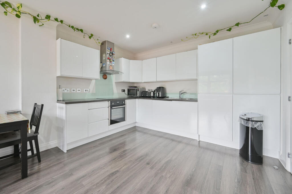 Apartment in London - View 5
