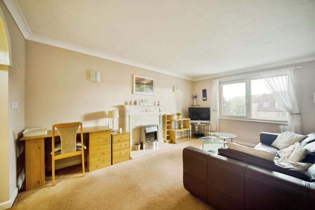 Mayfield Avenue, London, N12 photo 3
