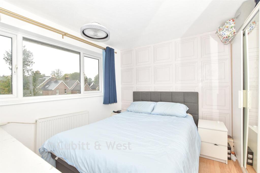 House in East Grinstead, Ashurst Wood - More