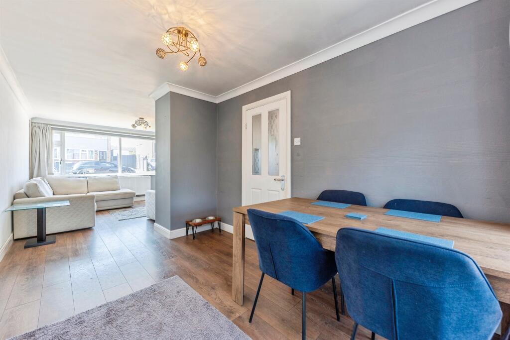 House in South Kesteven, Earlesfield, Grantham - View 4