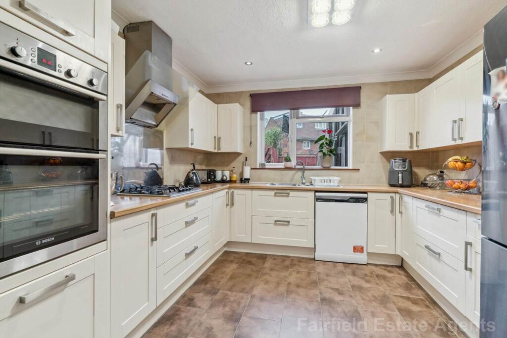 Prestwick Road, Watford, WD19 photo 3