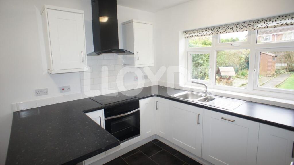 House in Warrington, Fearnhead, Poulton-with-Fearnhead - More