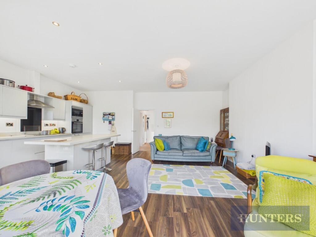 Apartment in Scarborough, South Cliff - View 3