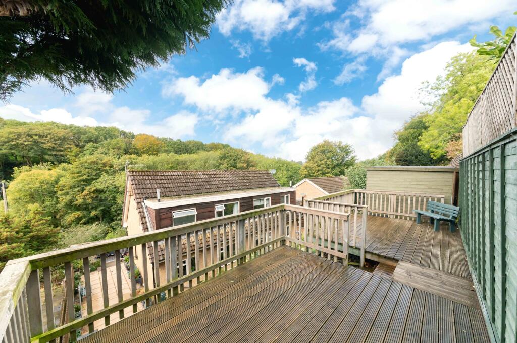 House in Huddersfield - View 4