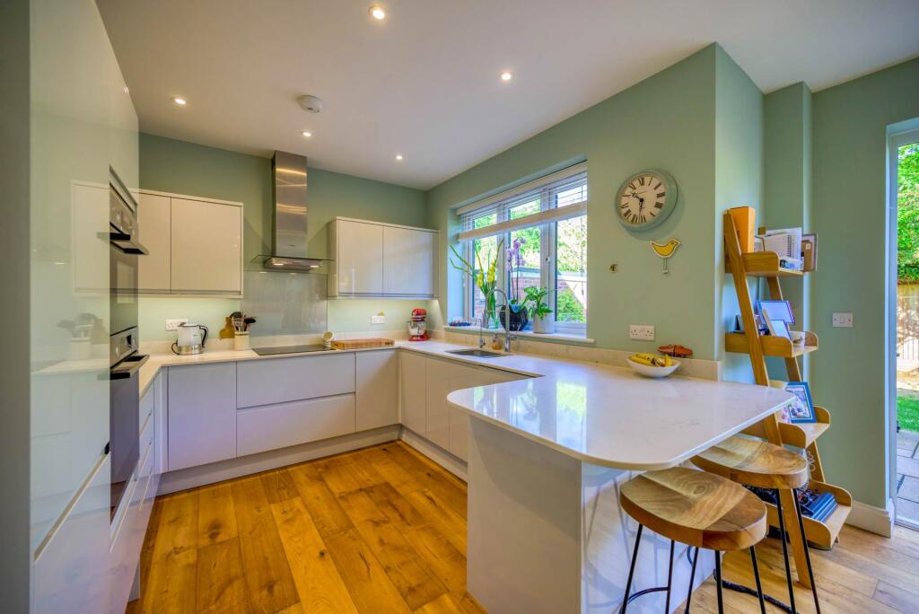 Chalgrove Way, Emmer Green photo 4