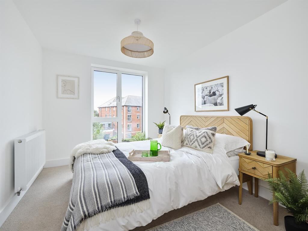 Apartment in Exeter - More