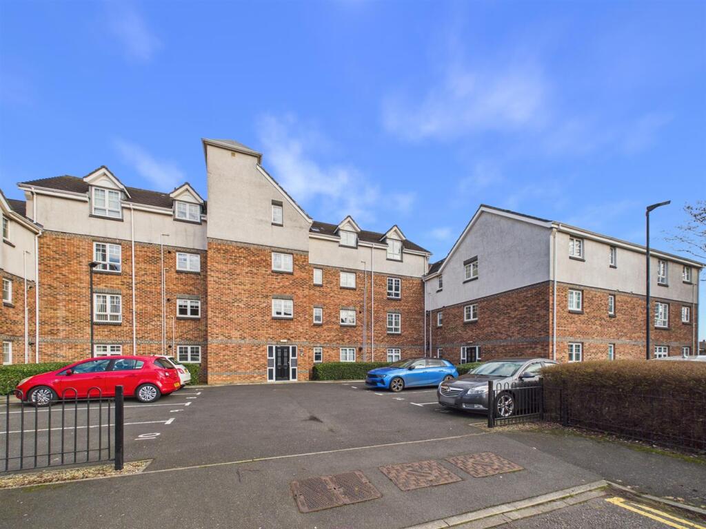 3-bed flat on Bishopbourne Court, Preston Grange, £150,000