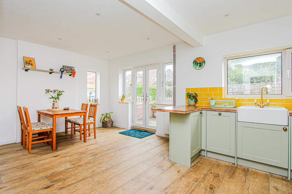 House in Irthlingborough, North Northamptonshire - More