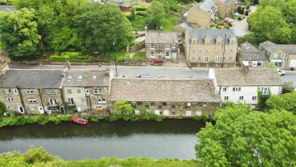 Main image of property: Town Street, Rodley, Leeds