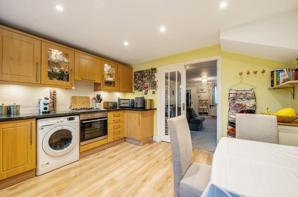 House in Newell Green, Warfield - More