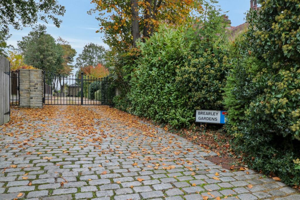 Coverdale, Brearley Gardens, Liversedge, West Yorkshire, WF15 image 3