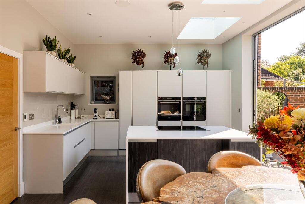 House in Reigate and Banstead, Reffles Bridge, Meadvale - View 5