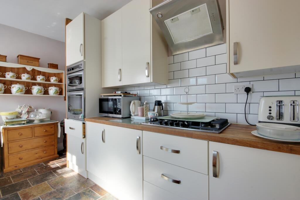 4 Coachman Close, Beverley photo 3