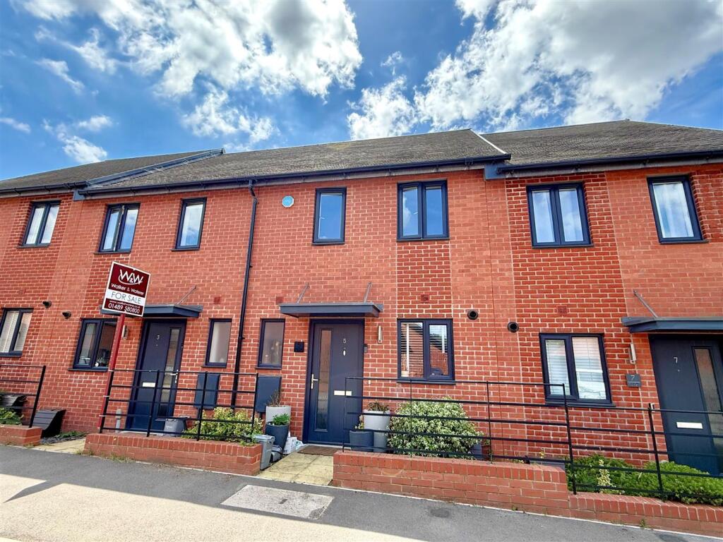 Main image of property: Barn Owl Close, Whiteley