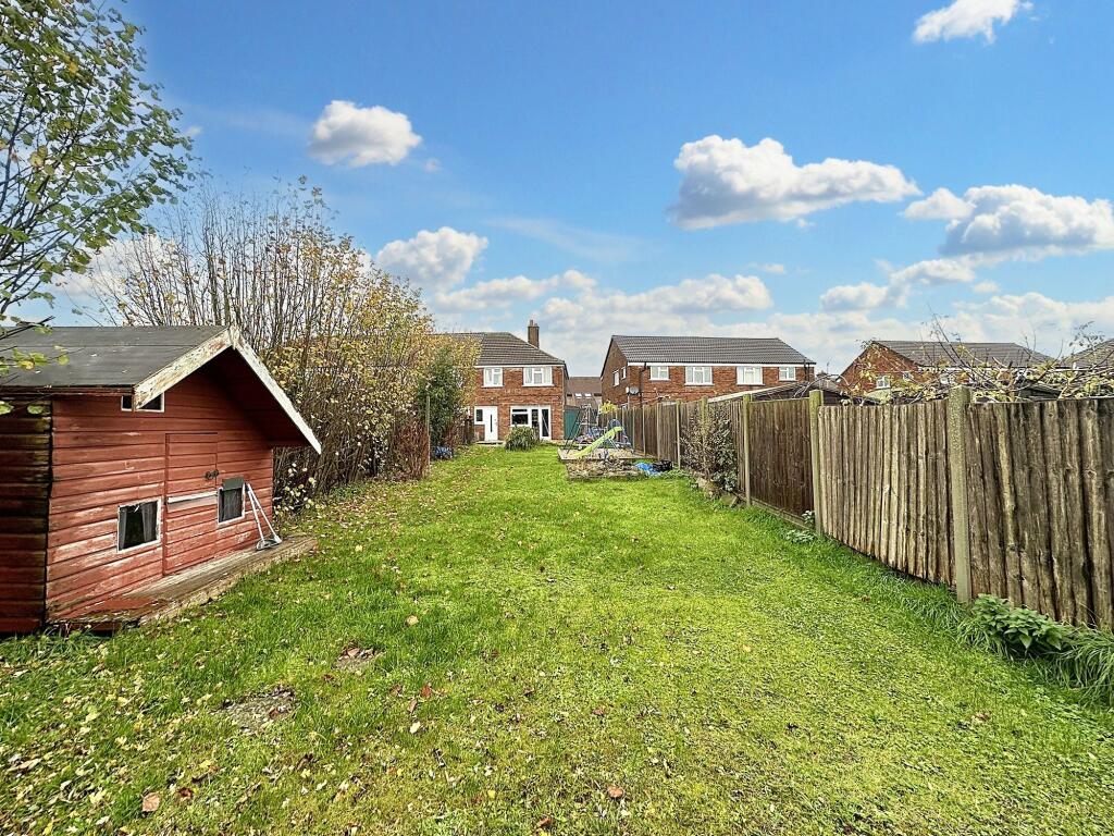 Great Close, South Witham, NG33 photo 4