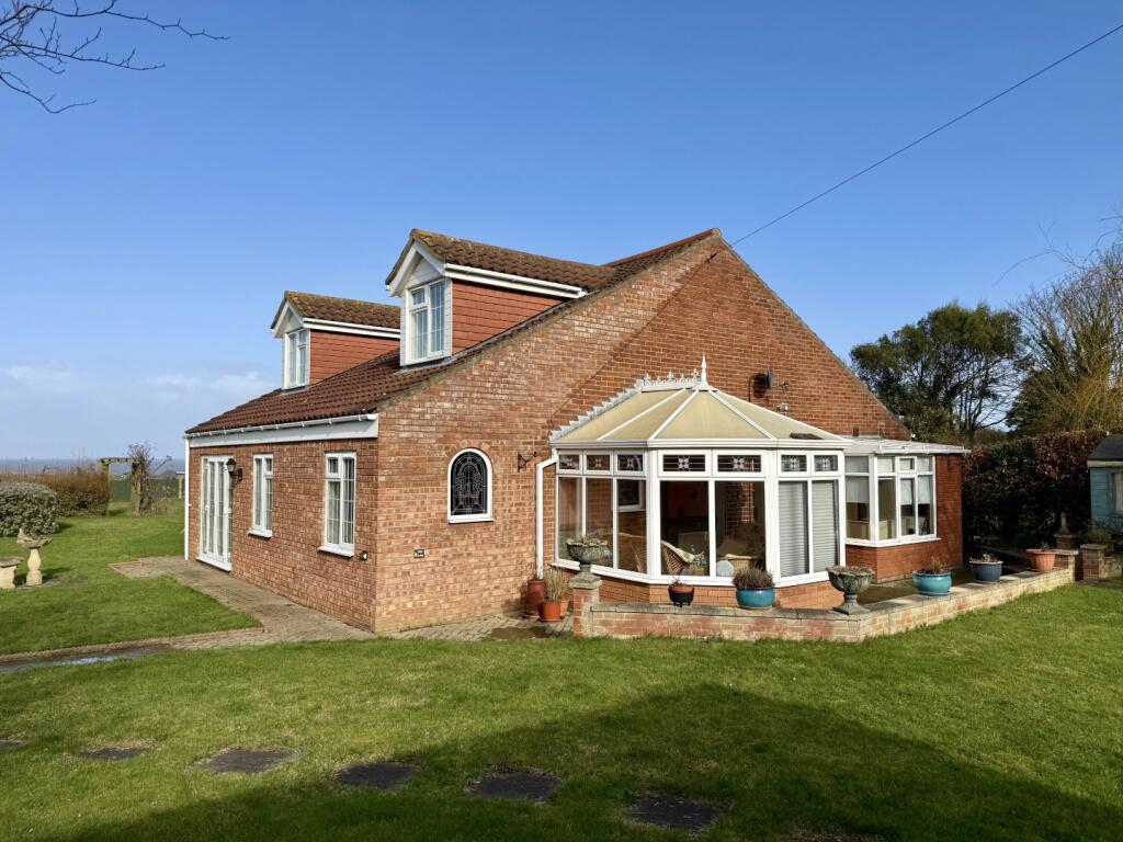 3-bed house on Fairway, Cromer Road, West Runton, Cromer, Norfolk NR27 9QA, £325,000