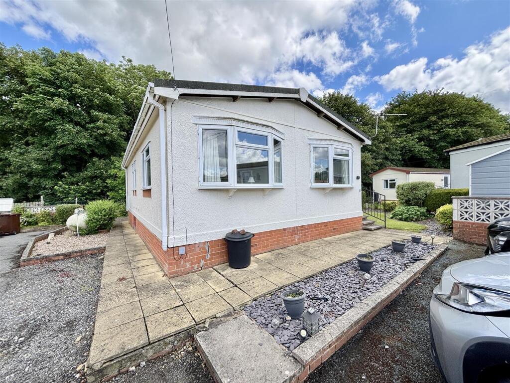 Main image of property: Newfield Chase, Garforth, Leeds, LS25