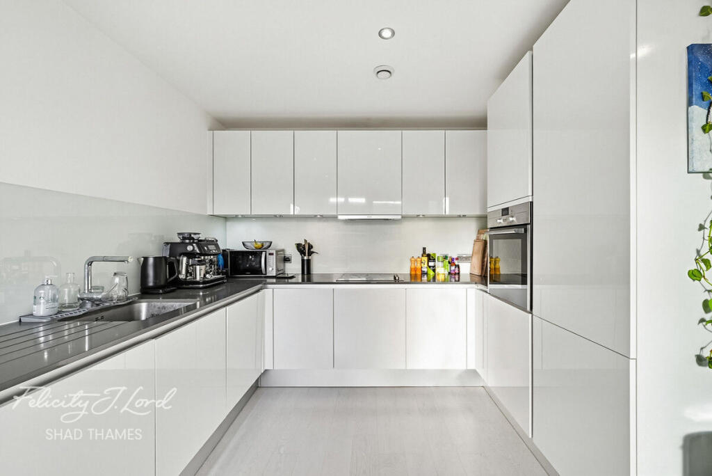 Main image of property: Vintry Court, SE1