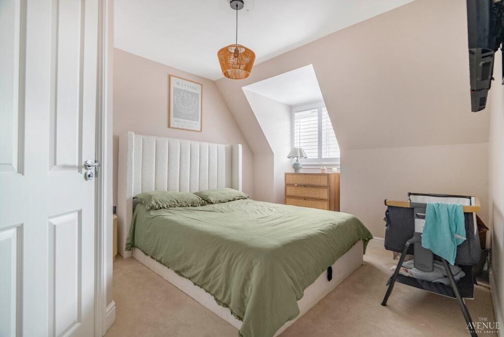 House in Grays, Badgers Dene, Chafford Hundred - More