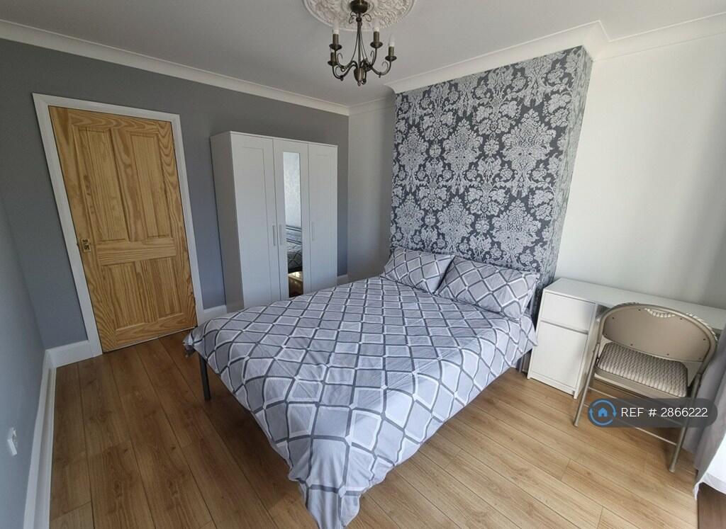 5 bedroom terraced house for rent