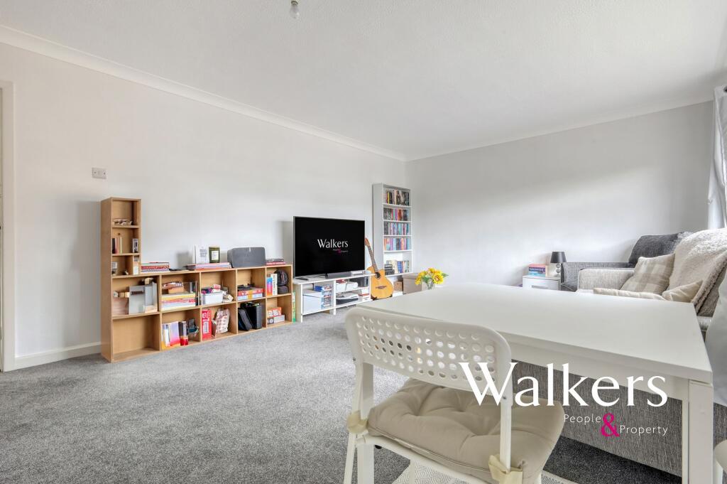 Apartment in Brentwood, Essex - View 4