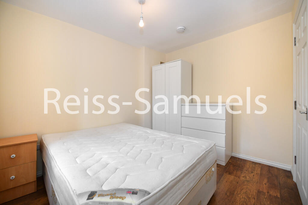5 bedroom terraced house for rent