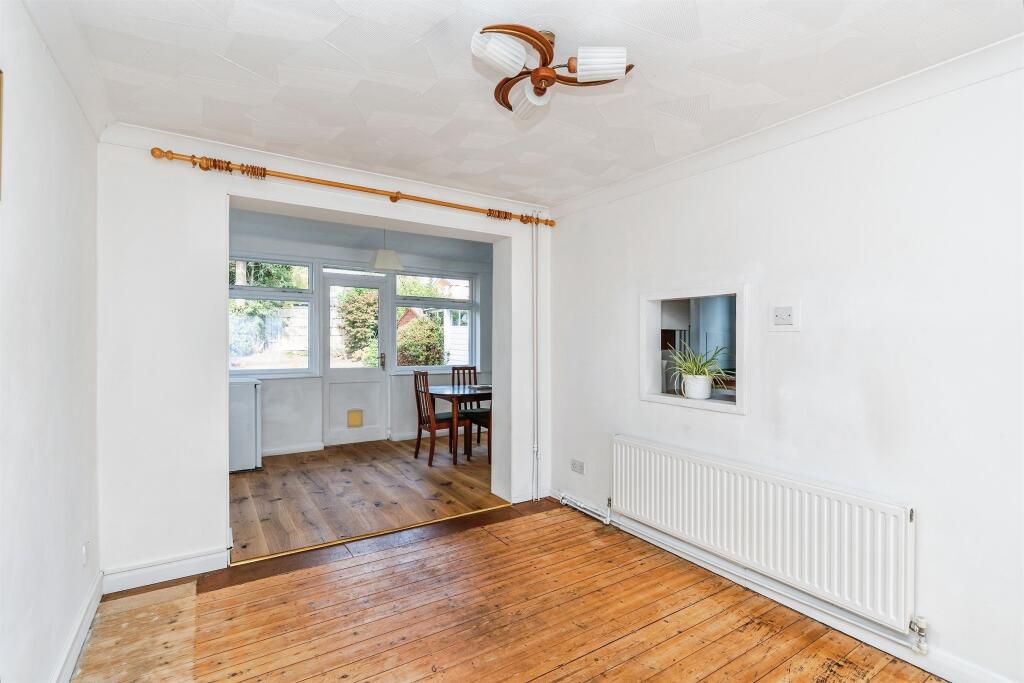 House in Eastleigh, Fair Oak and Horton Heath - More