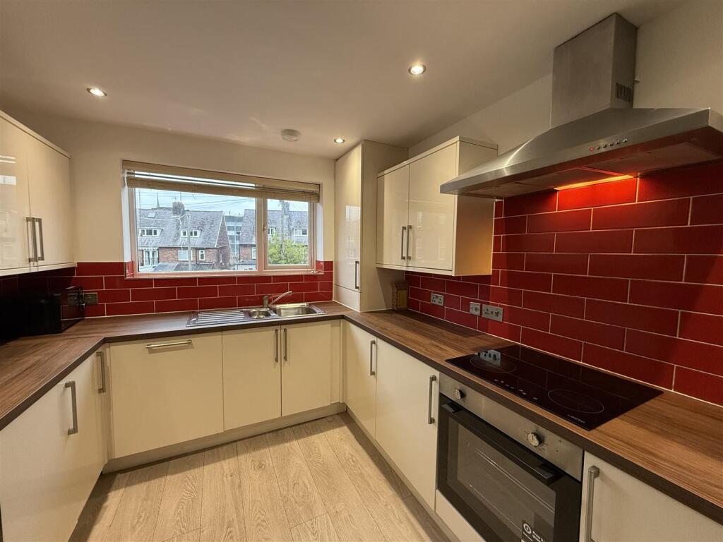 House in Bangor, Garth - View 5