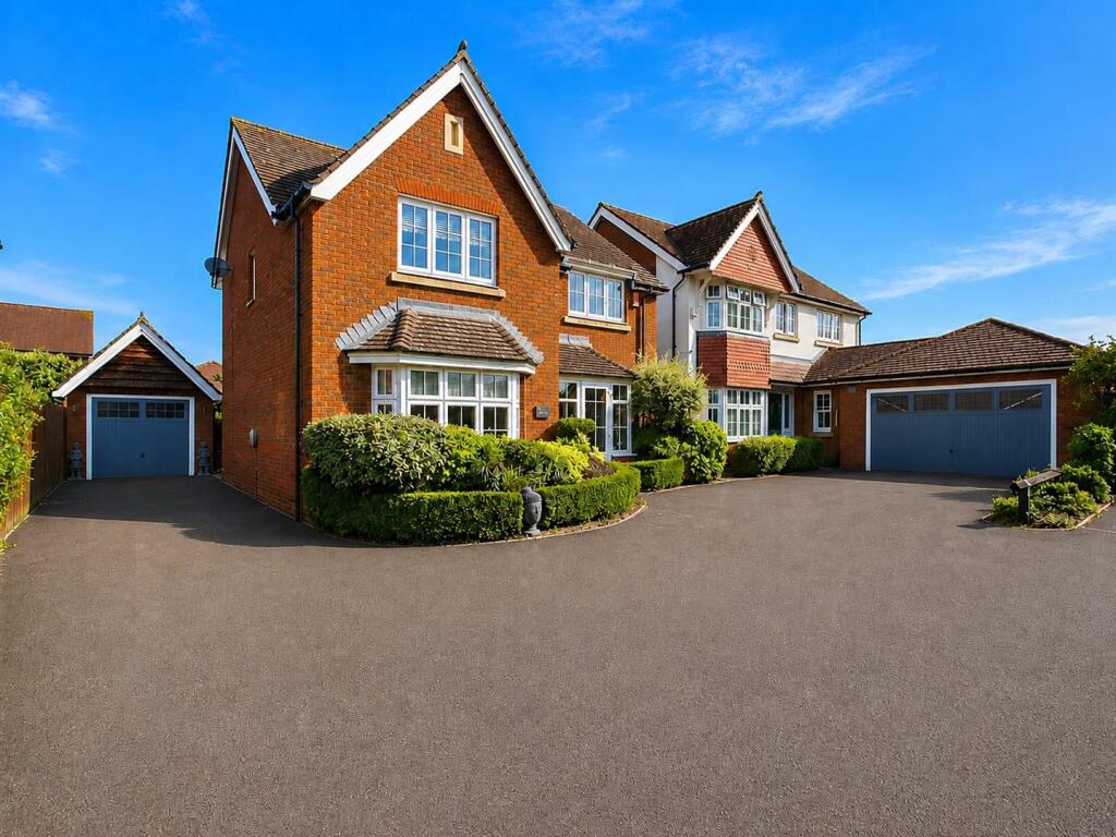 Main image of property: Clos Llynfi, Caldicot