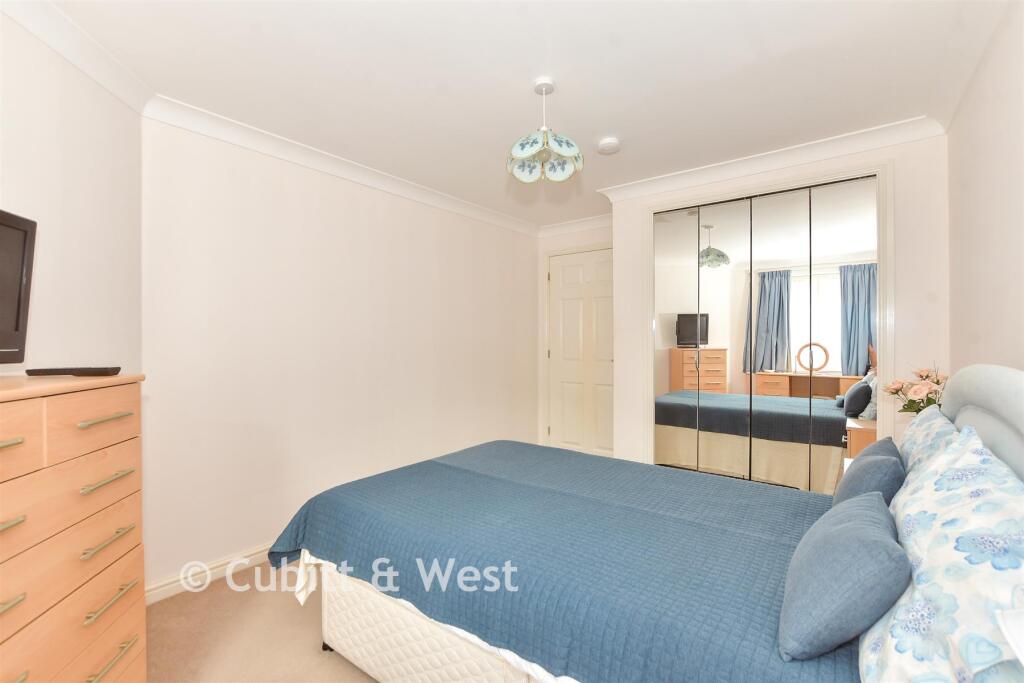 Apartment in Portsmouth - More