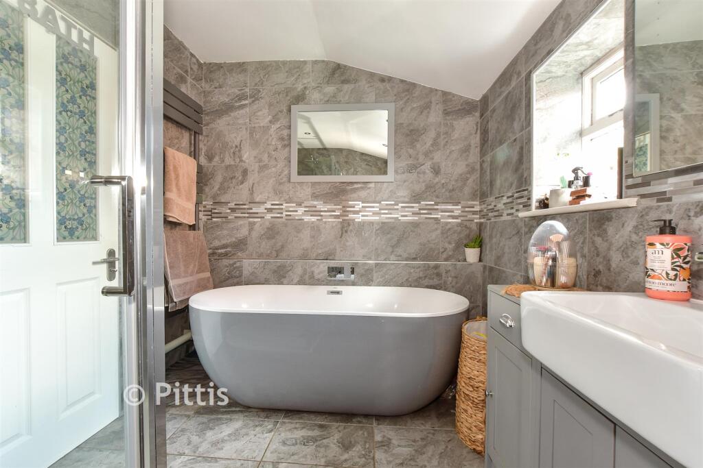 House in Portsmouth, Newport - View 4