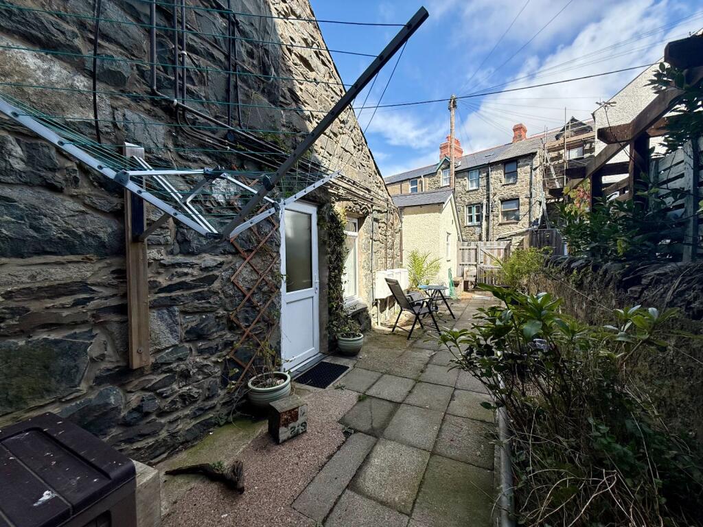 Main image of property: 5 Abermaw Apartments, 6 Marine Parade, Barmouth, LL42 1NA