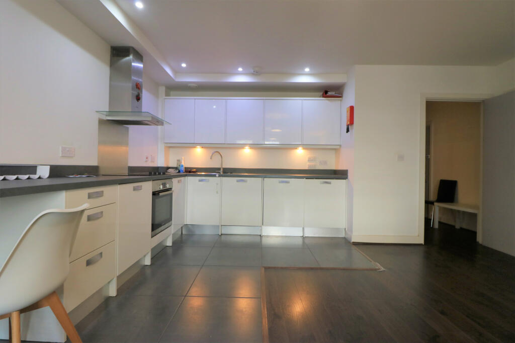 Apartment in Romford - View 3