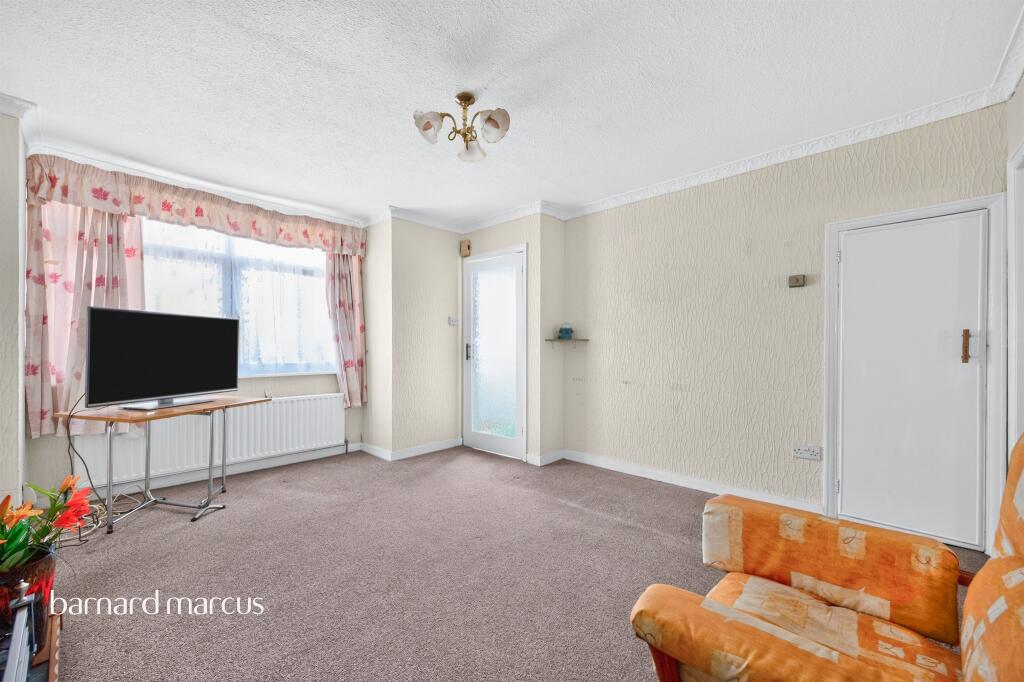 House in Worcester Park, The Hamptons - View 4