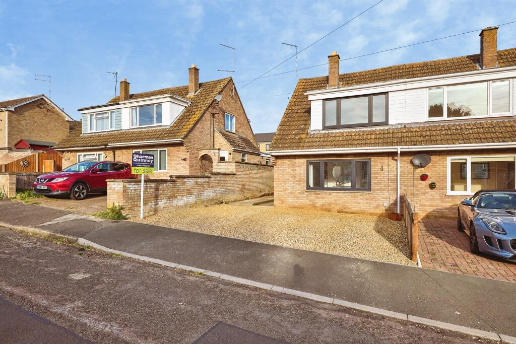 House in Oundle, North Northamptonshire - View 2